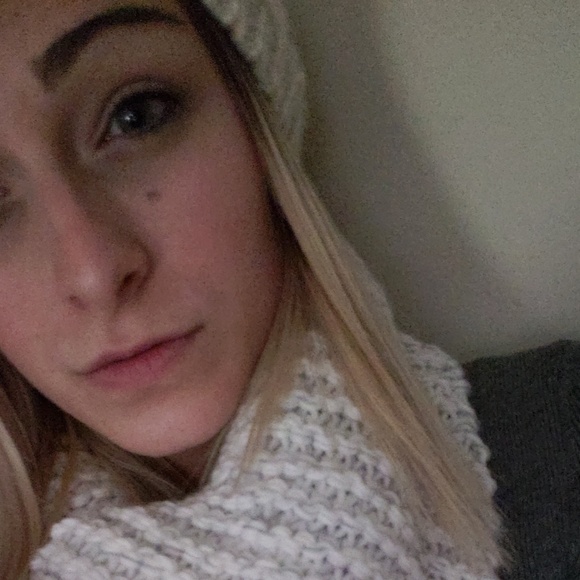 Meet your Posher, Mel - Picture 2 of 2